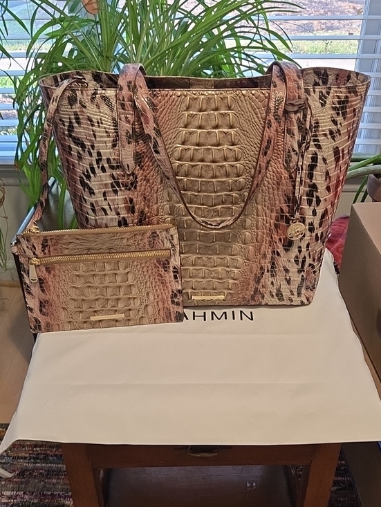 Brahmin Handbags - Brahmin Brooke Tote In PROWL Melboune Leather With Attachable Pouch EUC